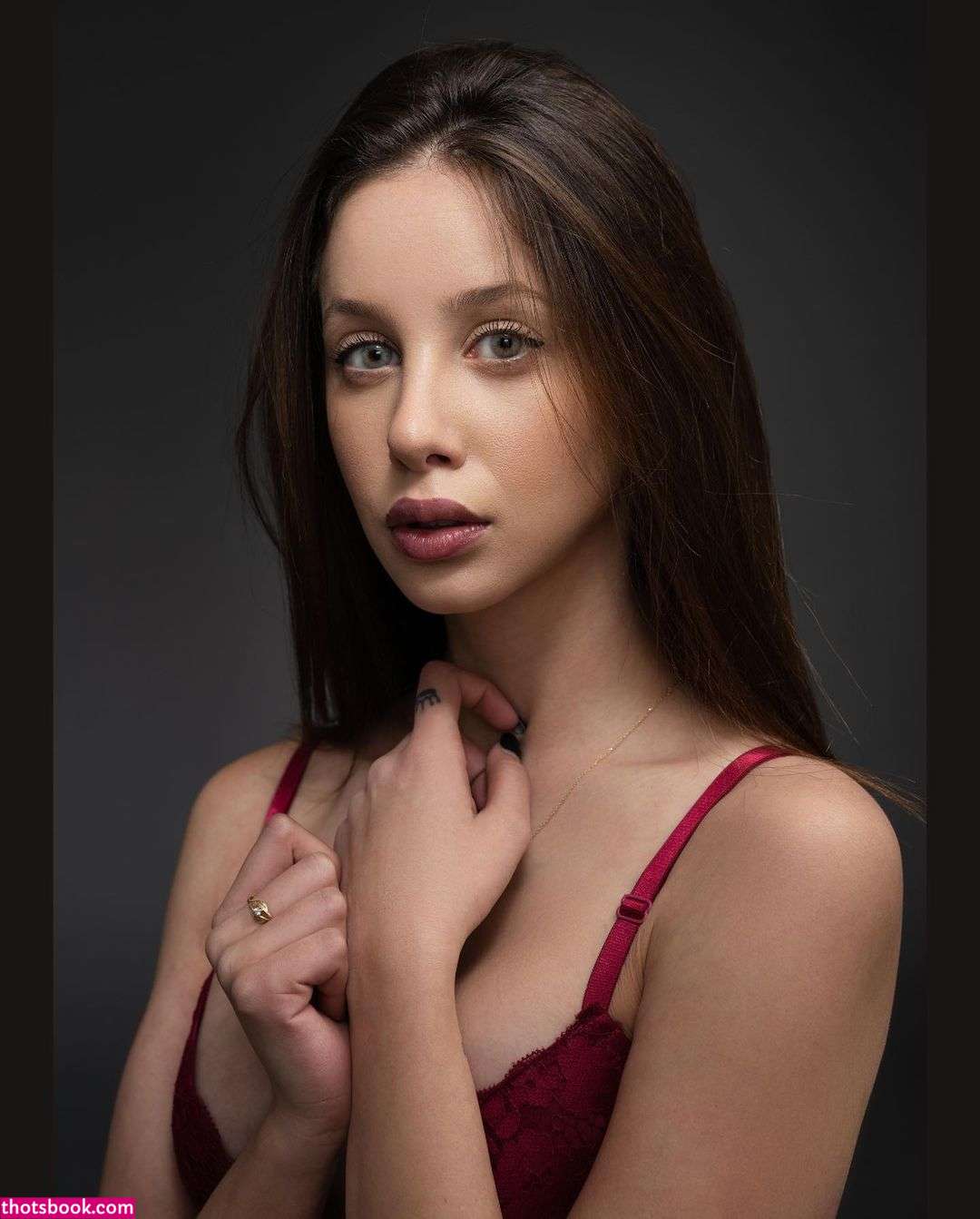 Emuna Zuzut Photo #26