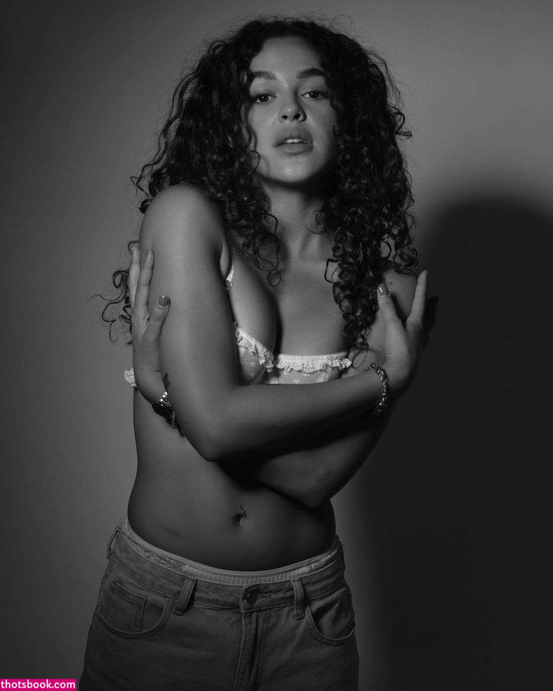 Kamilya Peer Levi Photo #16