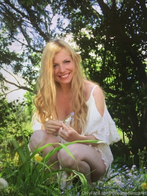 Iris Goldea Photo #35