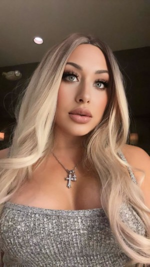 Kelsey Schiel Photo #11