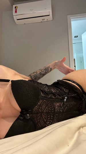 Kimberly Aroa Photo #9