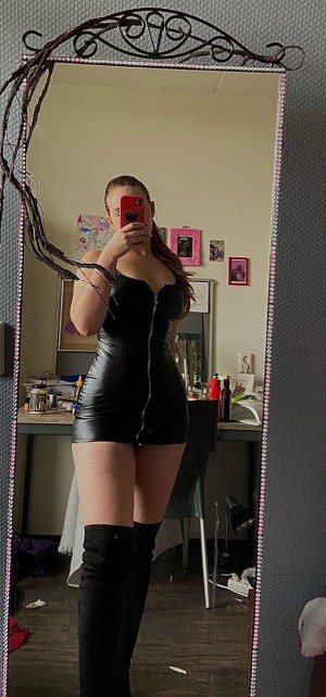 carolinesfingers Photo #12