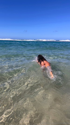 Chiyome Gross Photo #24