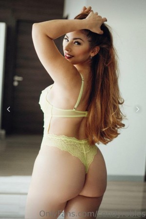 Cendy Robles Photo #14