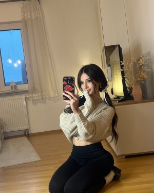 Cata Leyah Photo #22