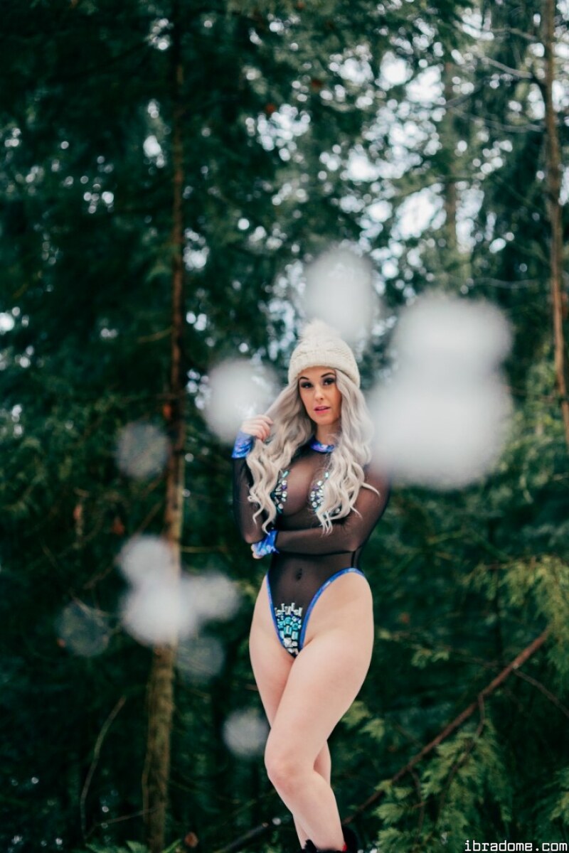 Meg Turney Photo #78