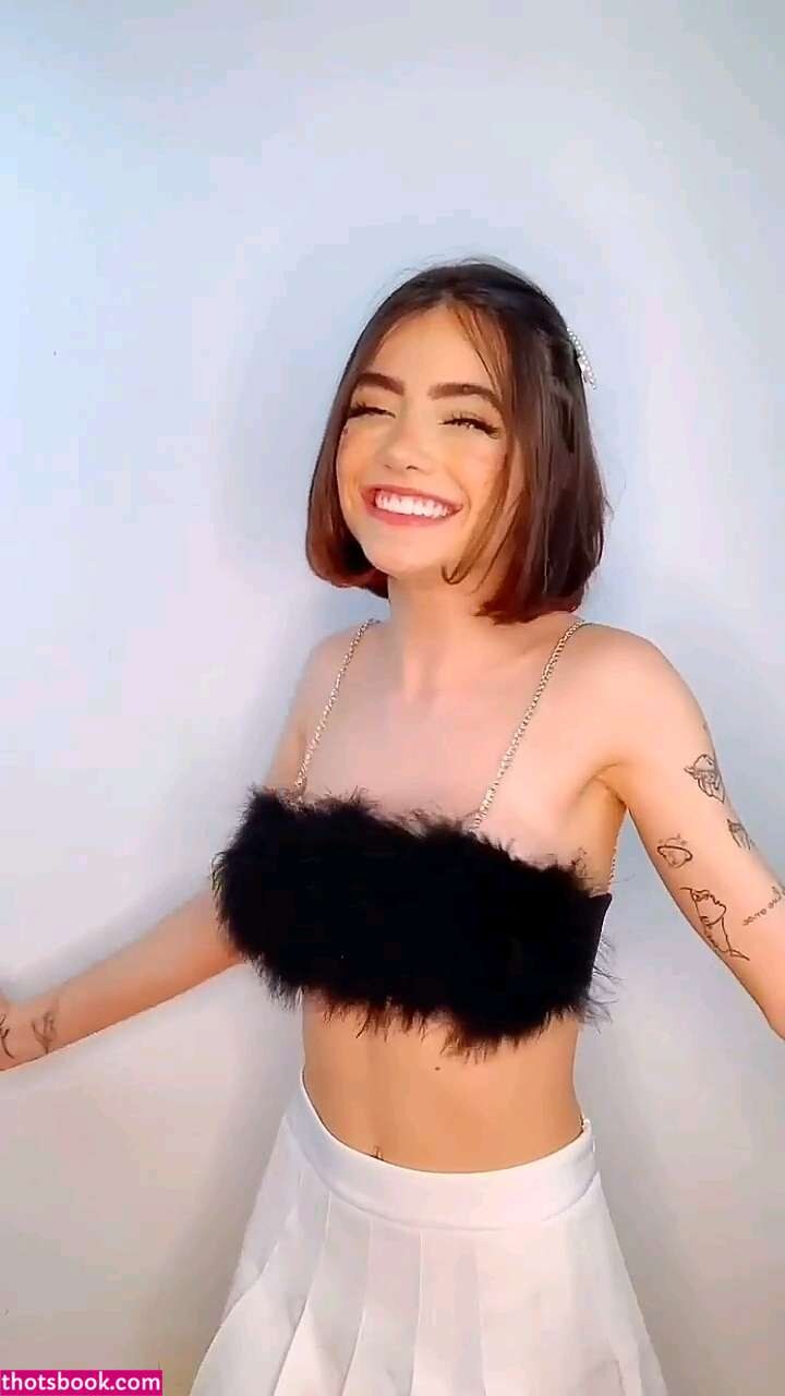 Vitoria Castro Photo #2