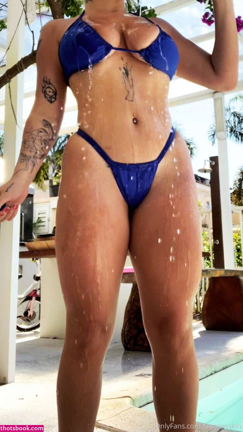 Lola Janussi Photo #18