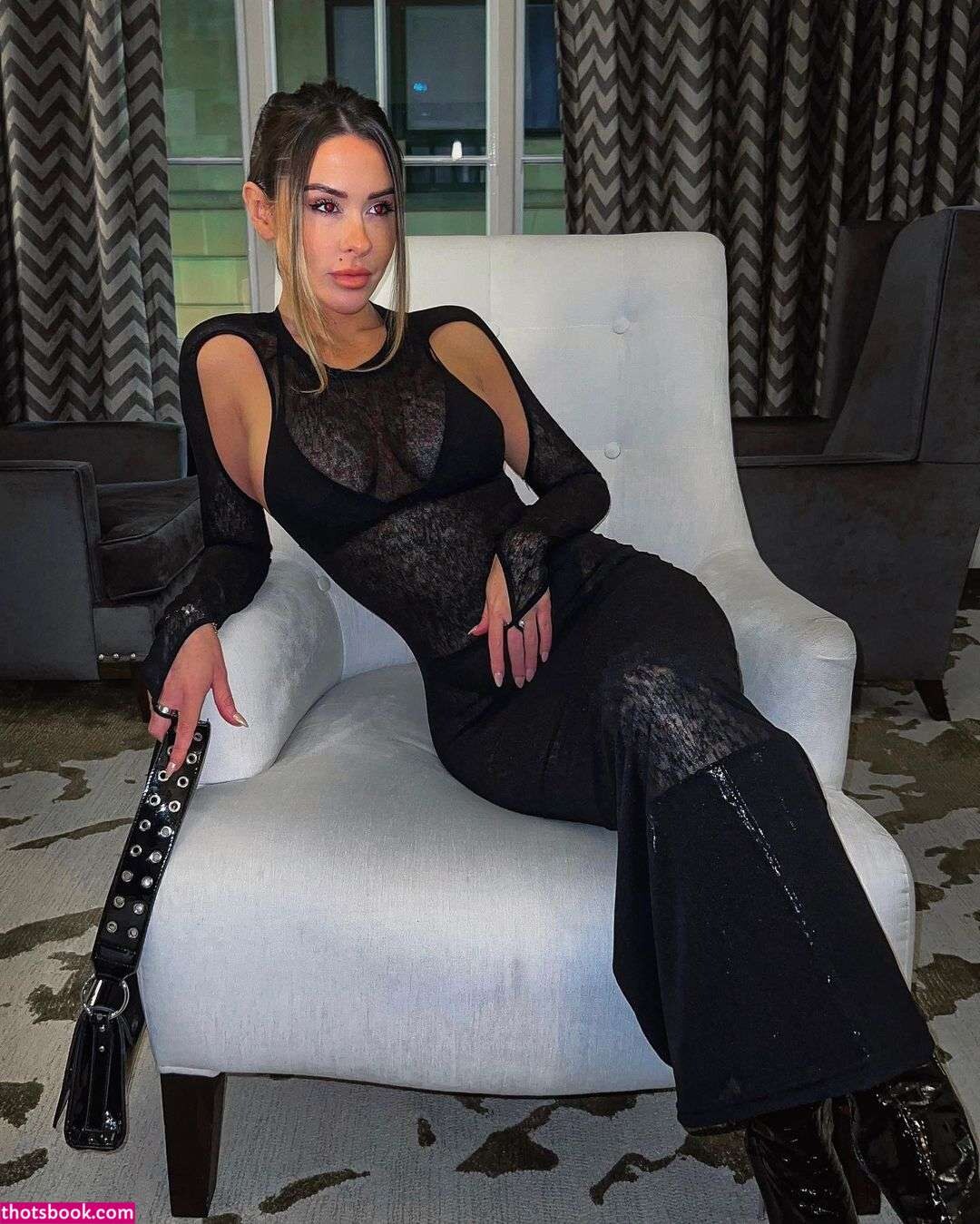 Lacey Montgomery Photo #9