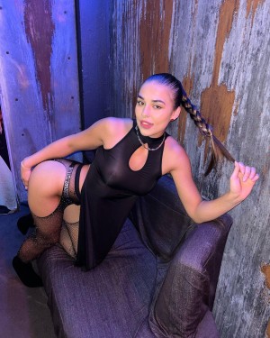 Milan Cheek Photo #4