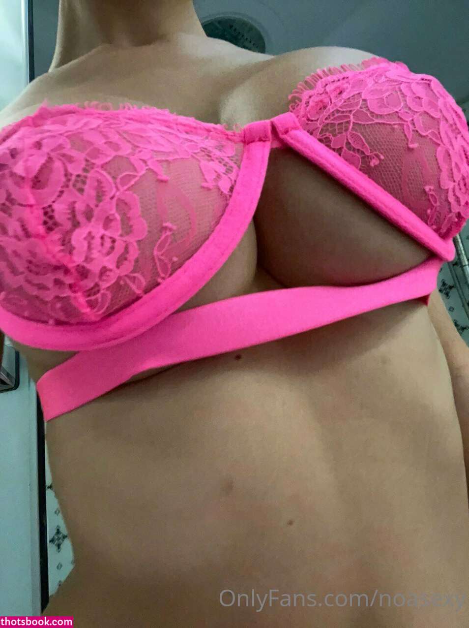 Noa Damari Photo #18