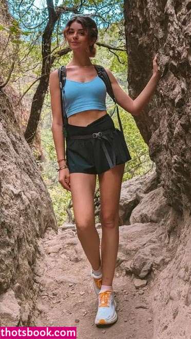 Chloe Lockley Photo #5