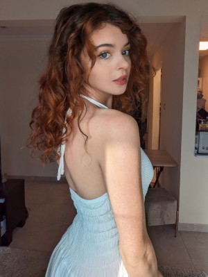 Chloe Lockley Photo #10