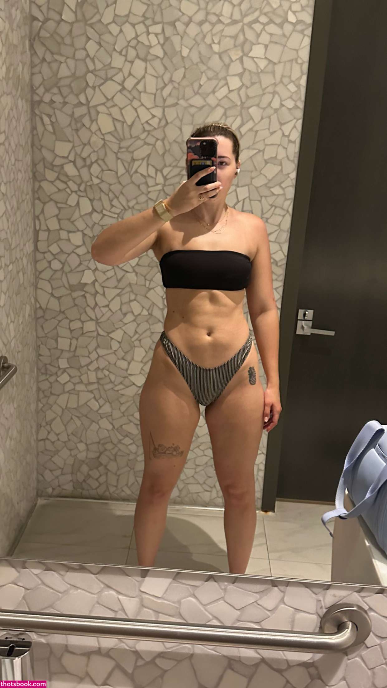 Pineapplebrat Photo #10