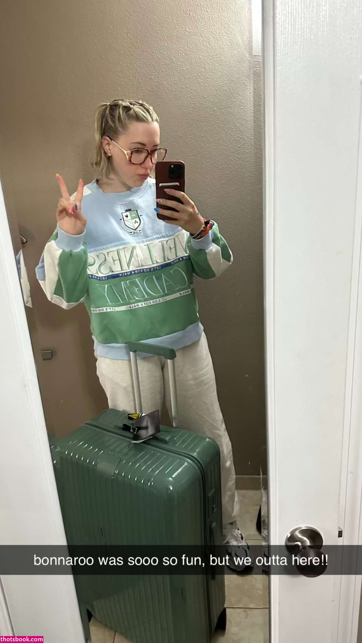 Pineapplebrat Photo #33