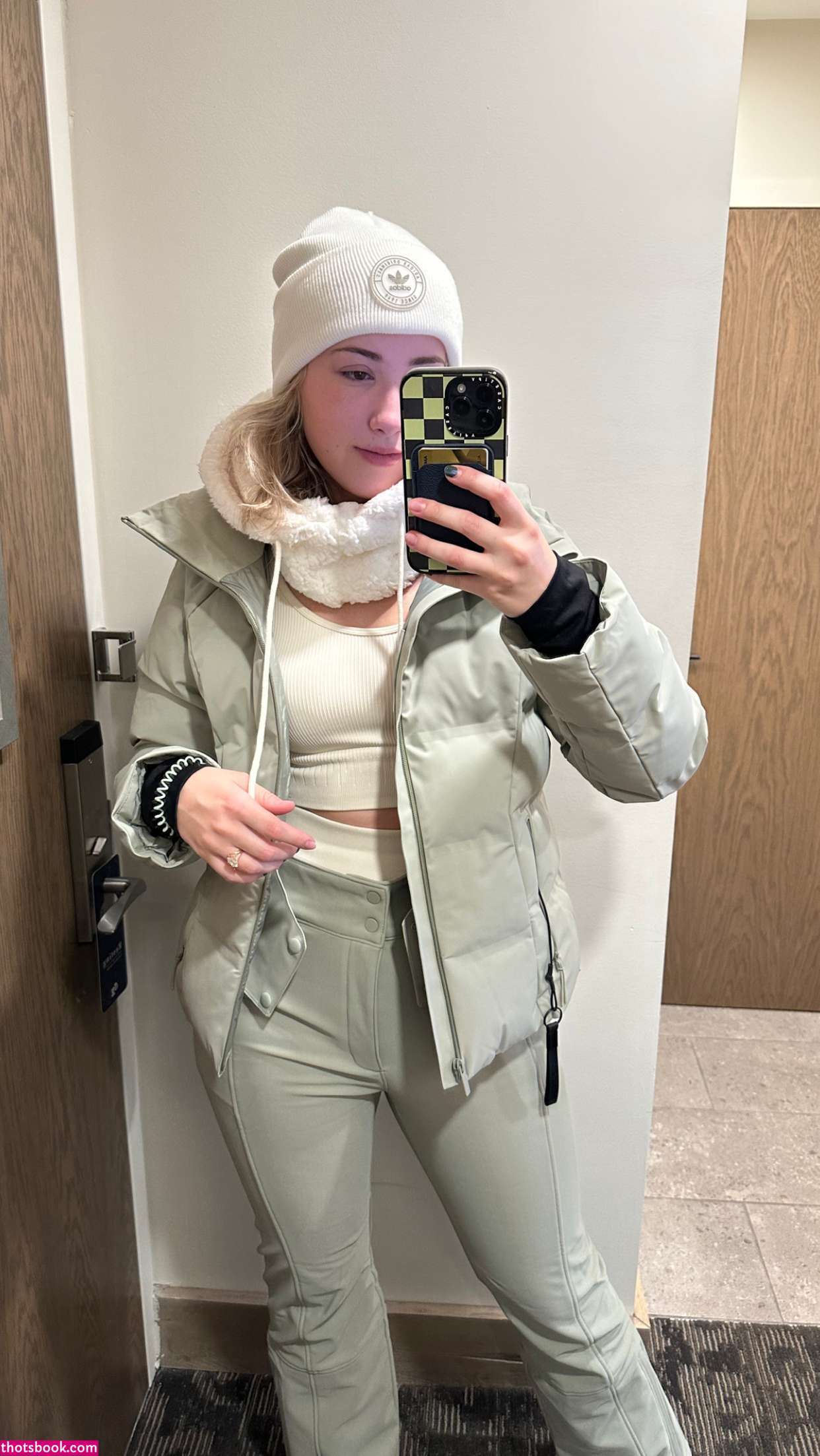 Pineapplebrat Photo #110