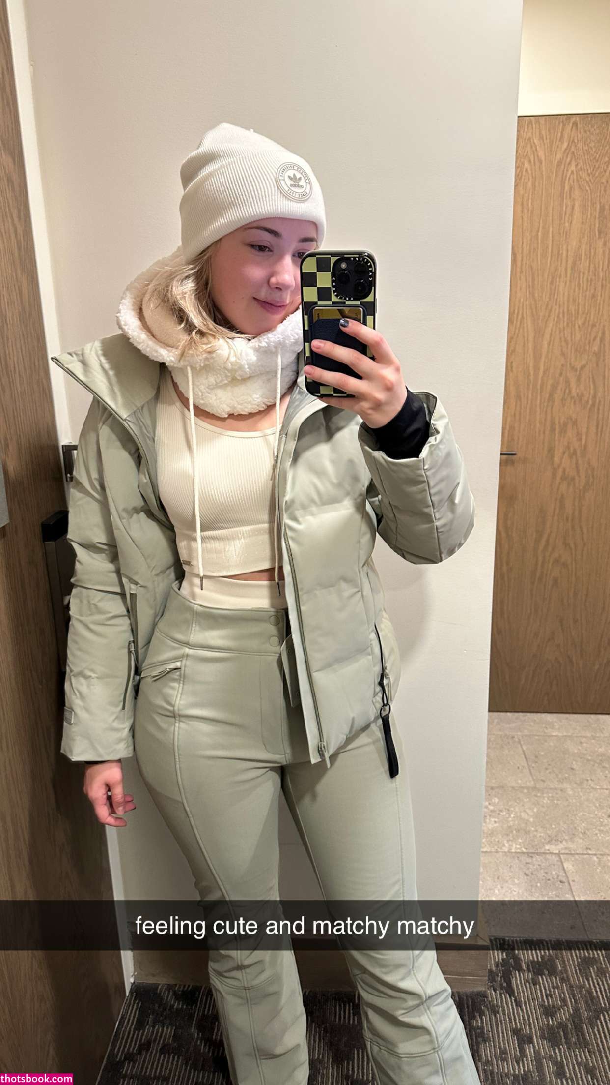 Pineapplebrat Photo #112