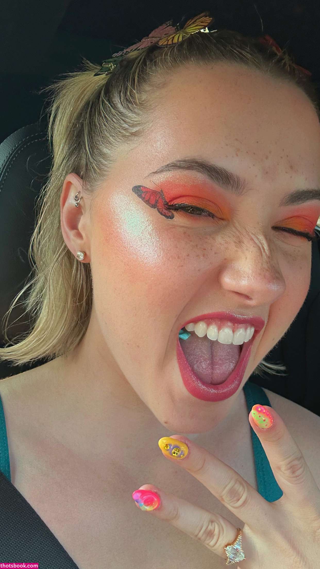 Pineapplebrat Photo #124