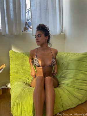 Undercover Freak Photo #15