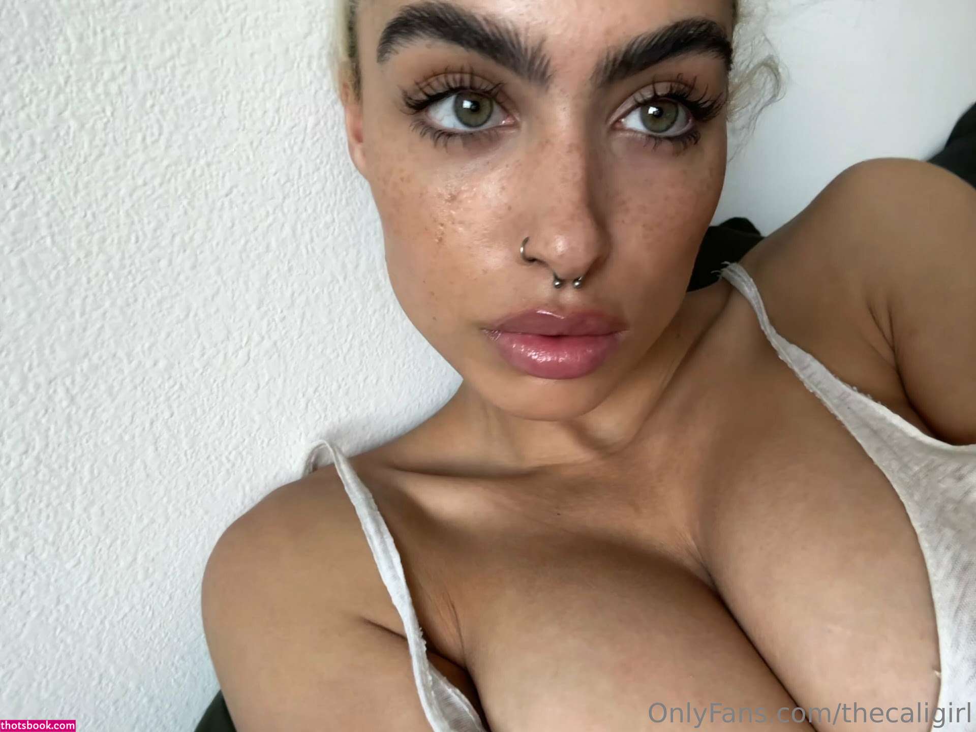 Undercover Freak Photo #47