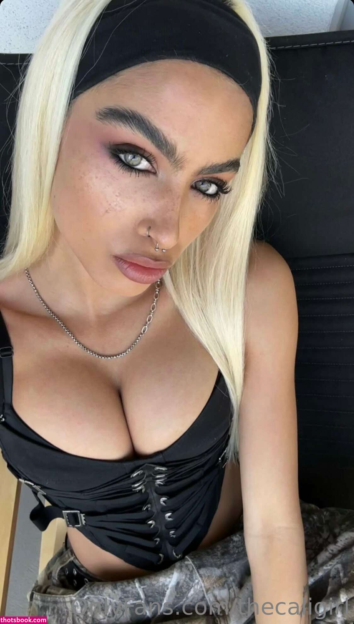 Undercover Freak Photo #79