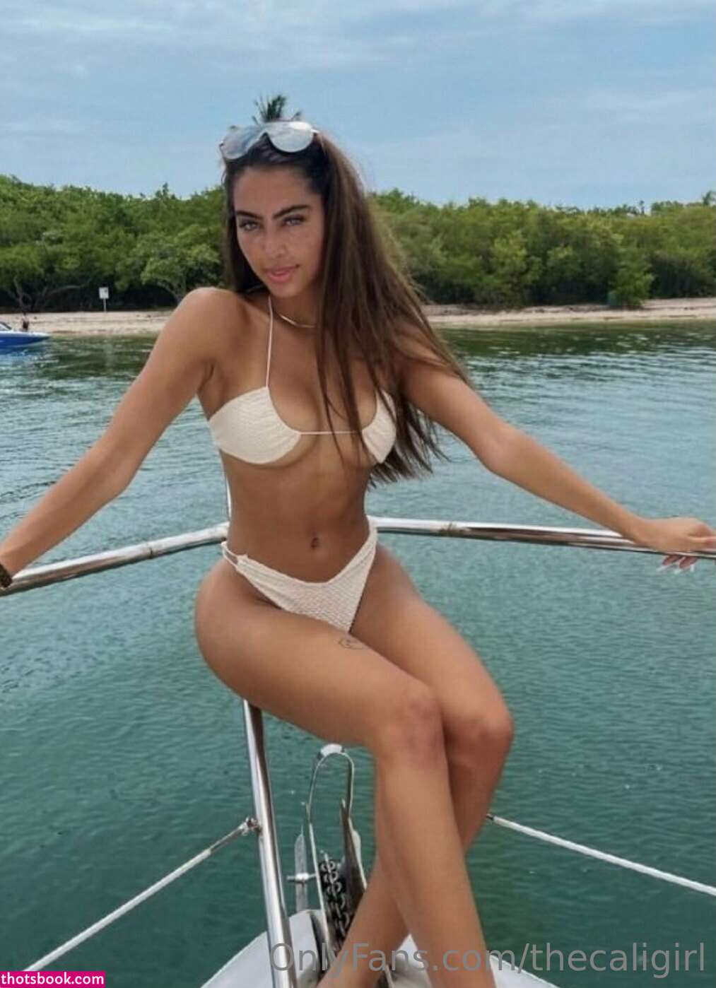 Undercover Freak Photo #96