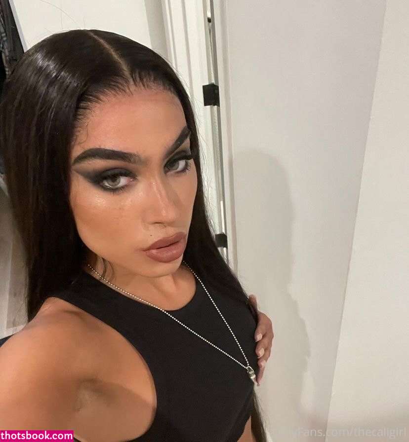 Undercover Freak Photo #100