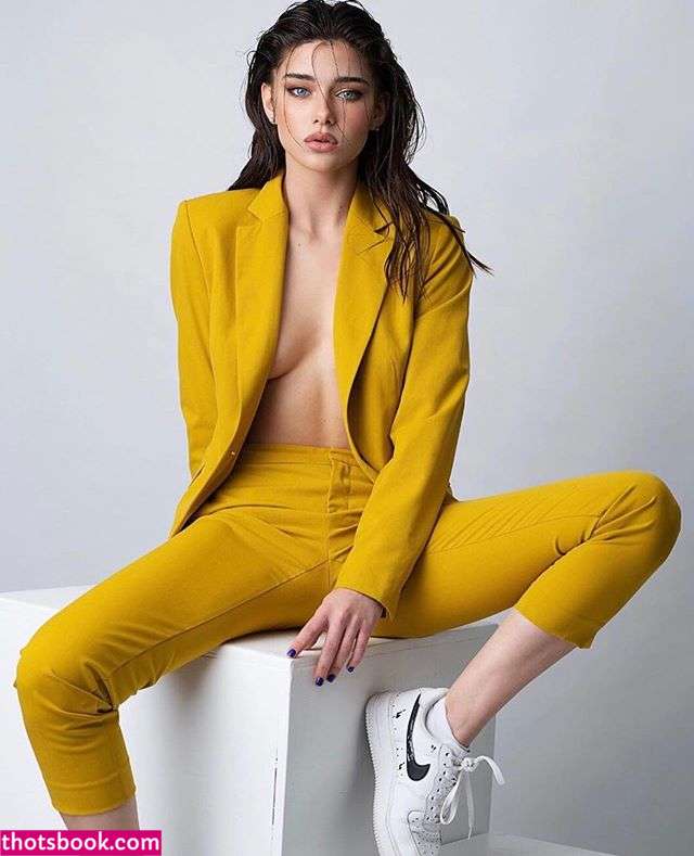 Milana Vino Photo #14