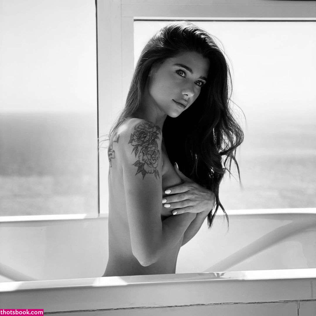 Milana Vino Photo #20