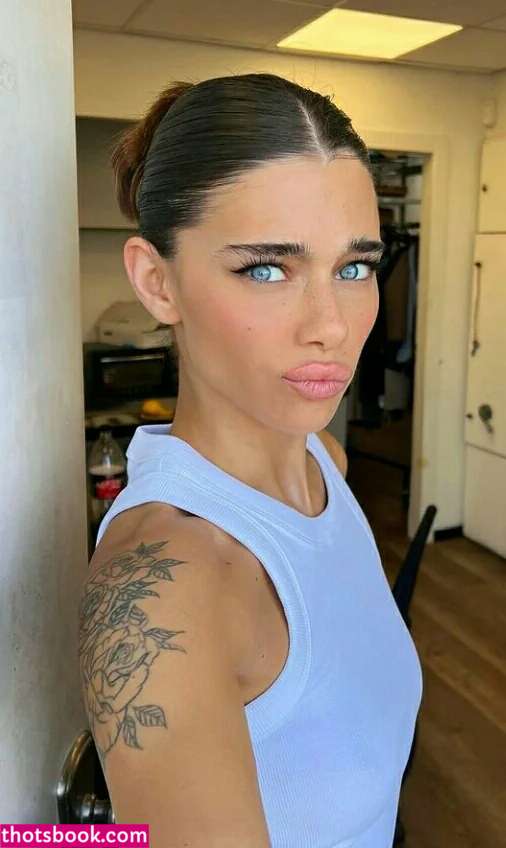 Milana Vino Photo #38