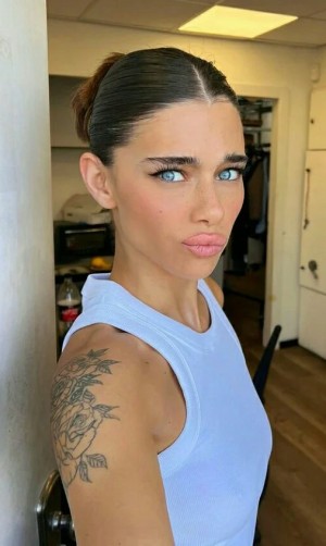 Milana Vino Photo #38