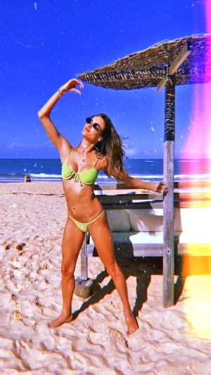 Alessandra Ambrosio Photo #23