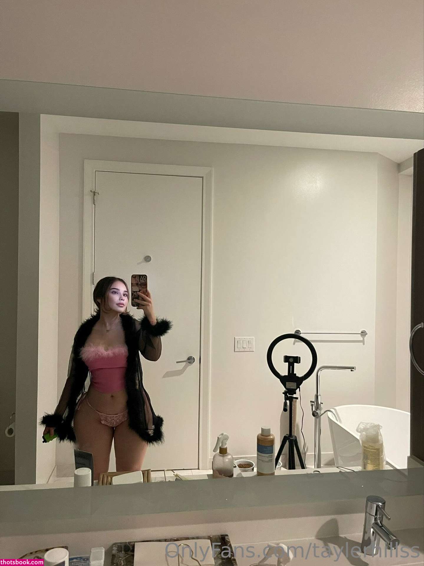 Tayler Hills Photo #300