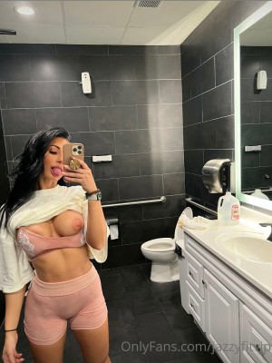 Jazmin Pineda Photo #28