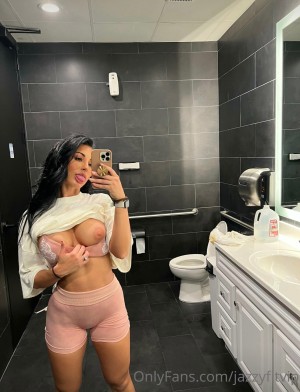 Jazmin Pineda Photo #30