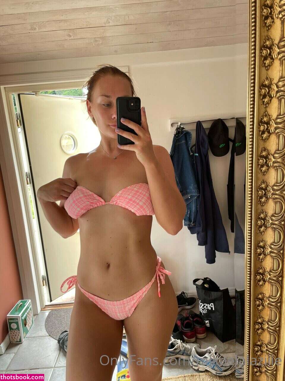 mikaelaburrito Photo #32