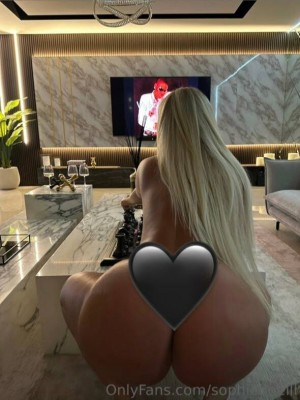 sophieoneill Photo #7