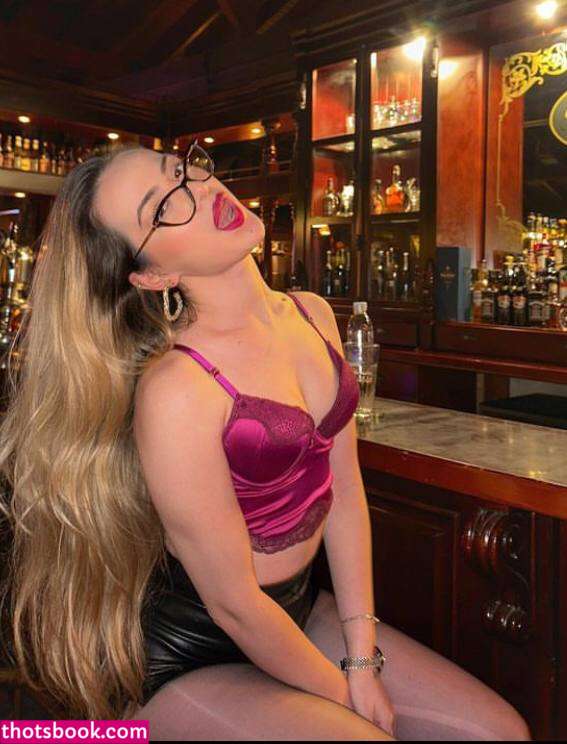 Oznur Guven Photo #11