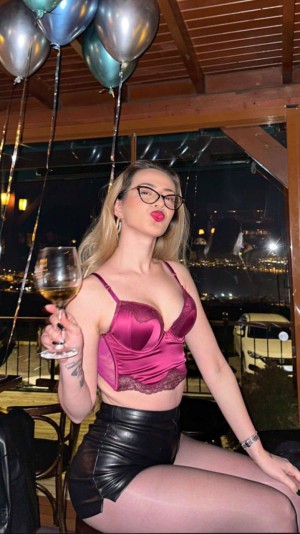 Oznur Guven Photo #12