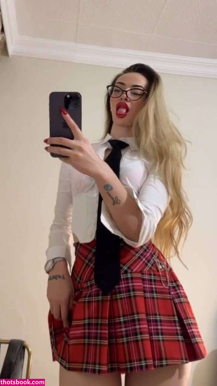 Oznur Guven Photo #44