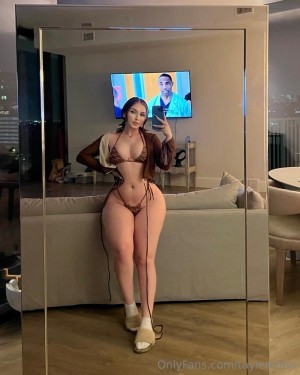 Tayler Hills Photo #773