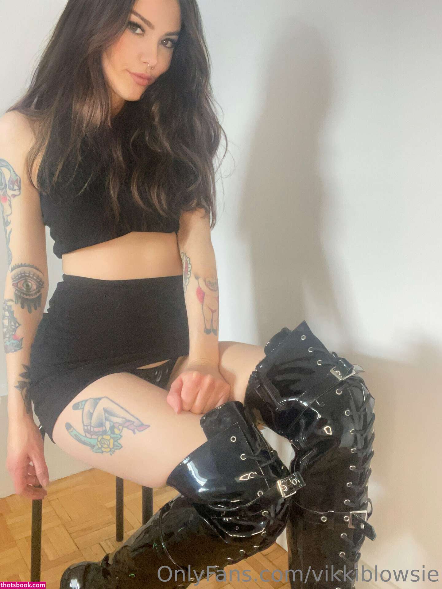 Vikki Blows Photo #36