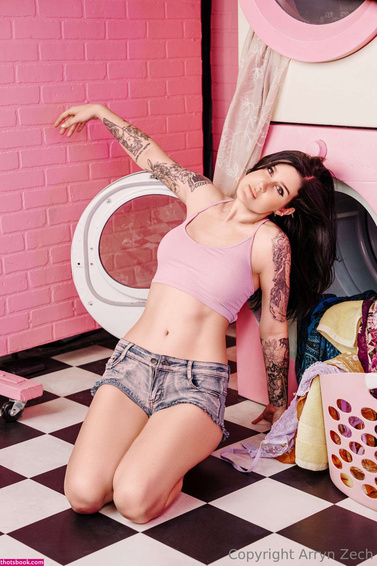 Arryn Zech Photo #595