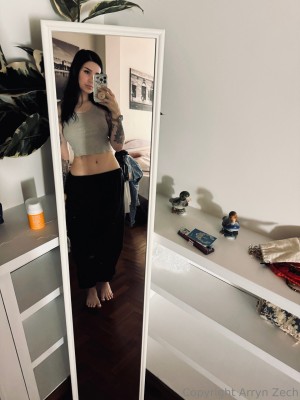 Arryn Zech Photo #637