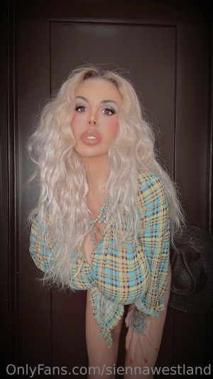 Sienna West Photo #14