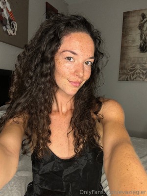 Eva Ziegler Photo #4