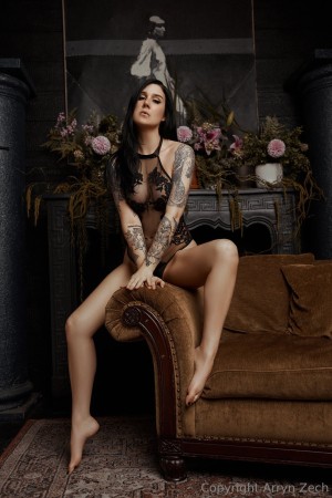 Arryn Zech Photo #565