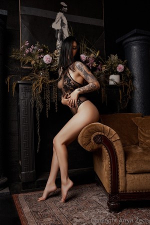 Arryn Zech Photo #581