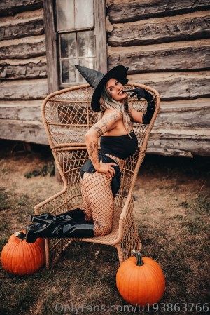 nicolethedirttracktrophygirl Photo #8