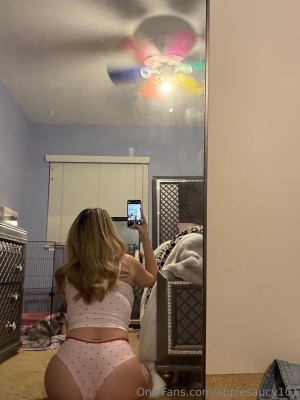 Applesaucy101 Photo #6